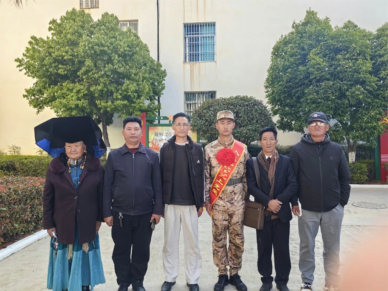 永胜、宁蒗、华坪三县举行2024年上半年新兵入伍欢送仪式04.jpg