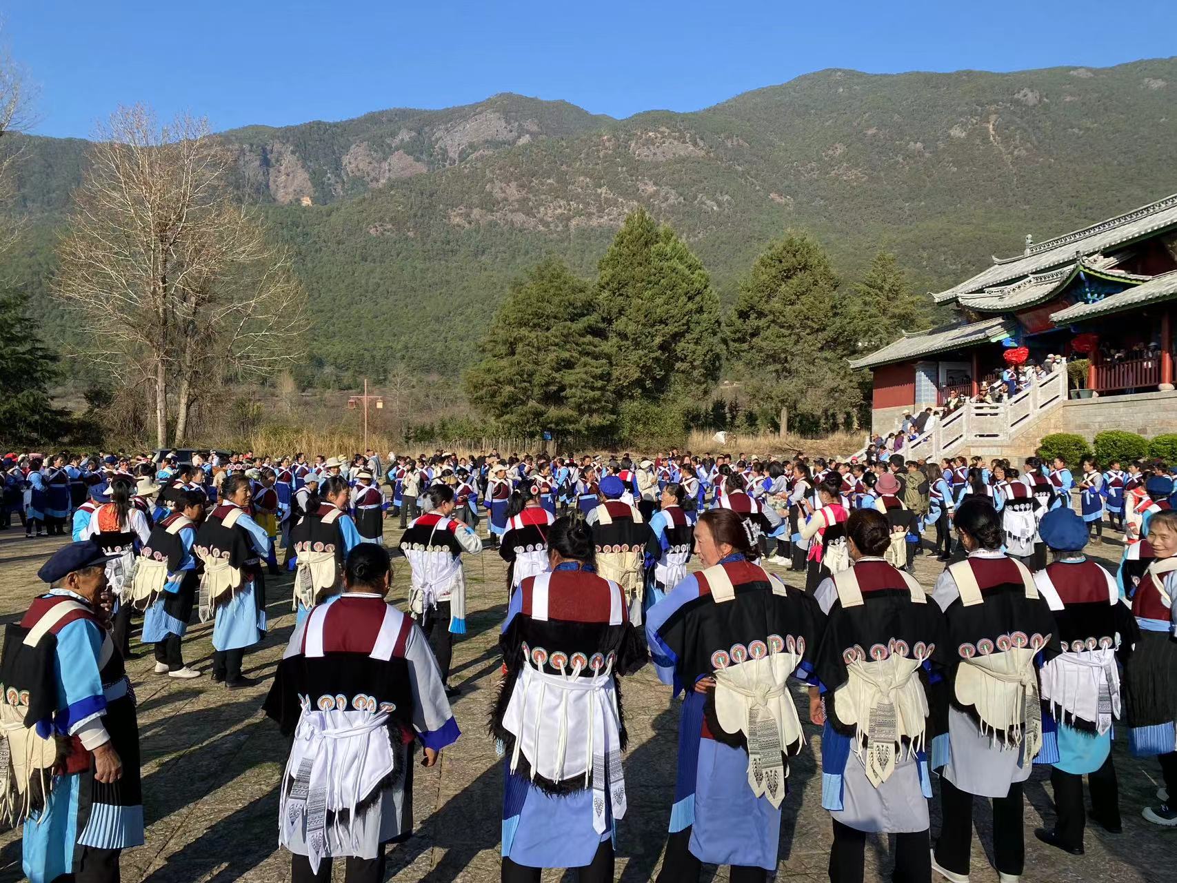 丽江三多节千人“嘎咪”传递  把祝福带进千家万户 (1).jpg
