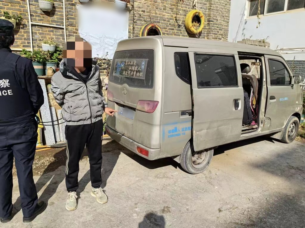 “电力工人”卖假蜂蜜，丽江警方快速行动破案并呼吁受害者报案04.jpg