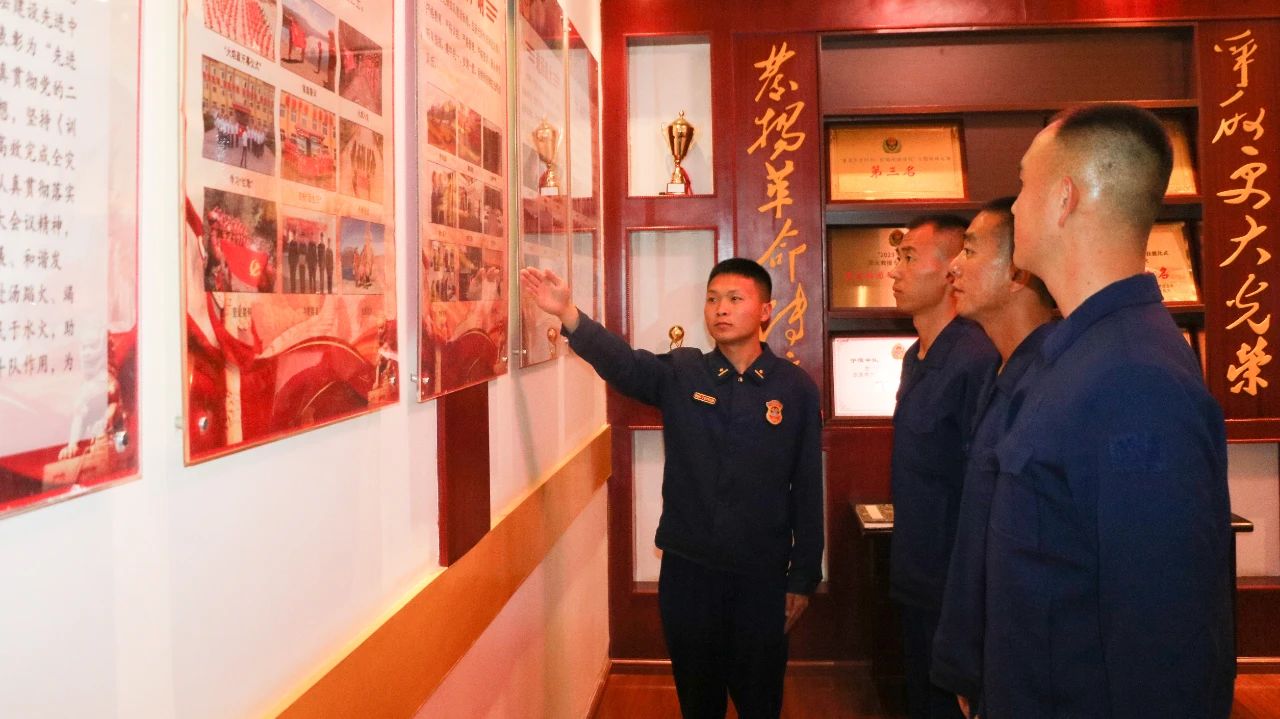 丽江市森林消防支队宁蒗中队暖心“十个一”助力新消防员迈好下队第一步06.jpg