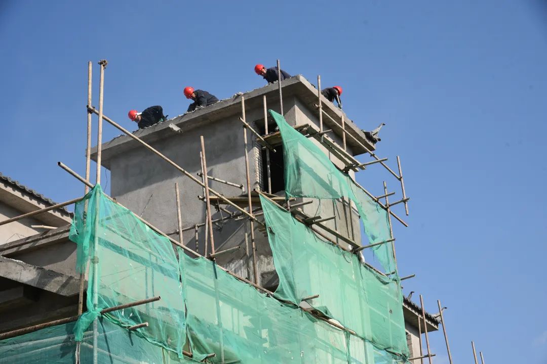 严厉打击“两违”行为，西安街道依法拆除两处违章建筑02.jpg
