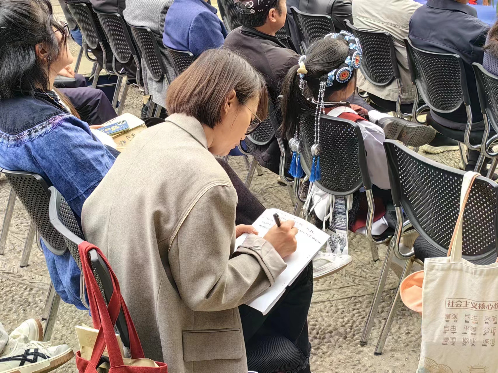 丽江市东巴文化培训班签约仪式隆重举行11.jpg