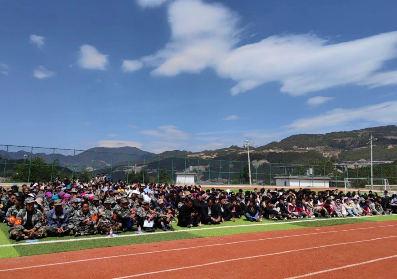 丽江市县多部门到战河镇开展地震应急3.jpg
