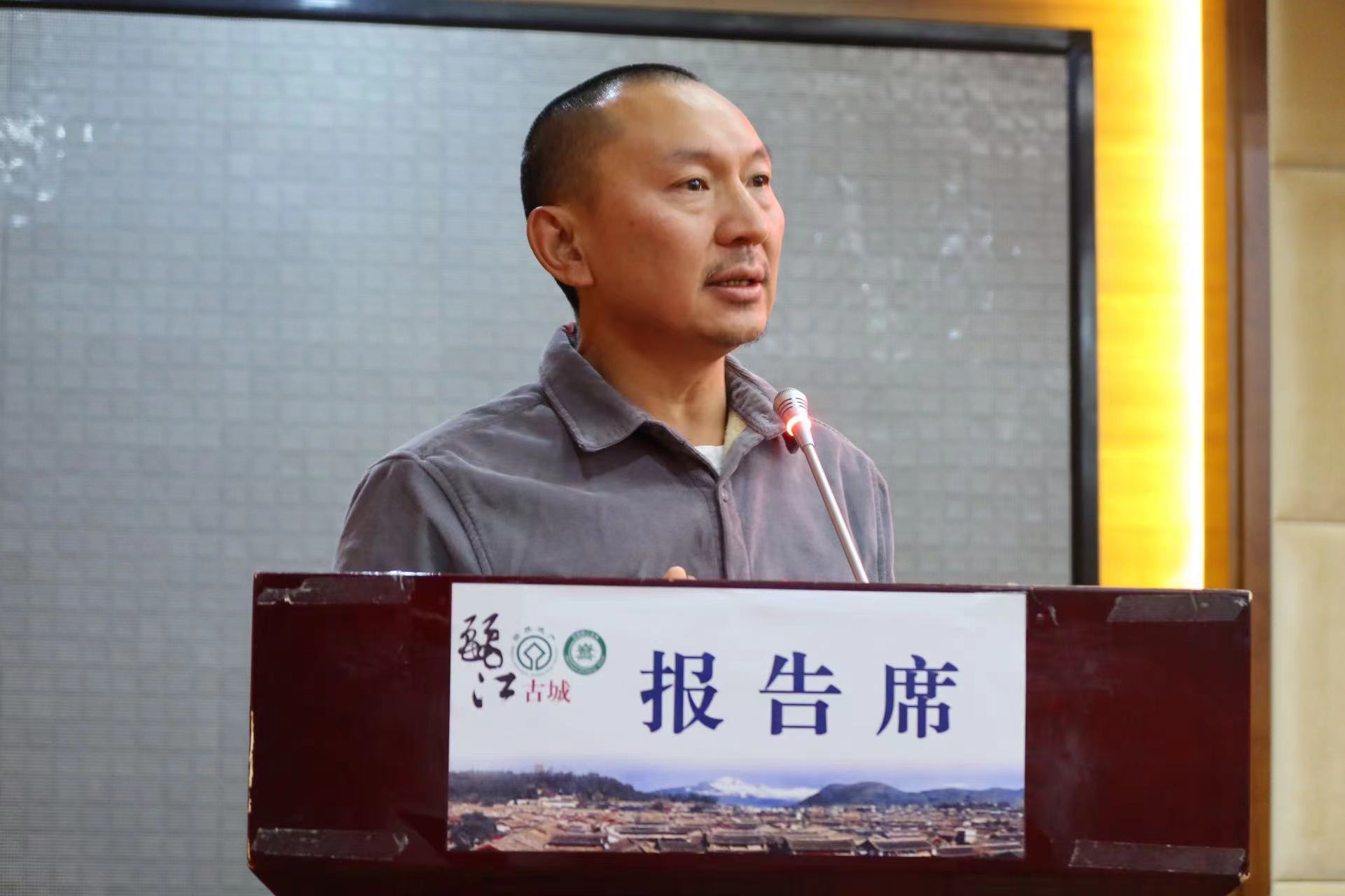 古城区大研古城酒吧协会第三届第一次会员大会召开  牟鑫当选会长 (6).jpg