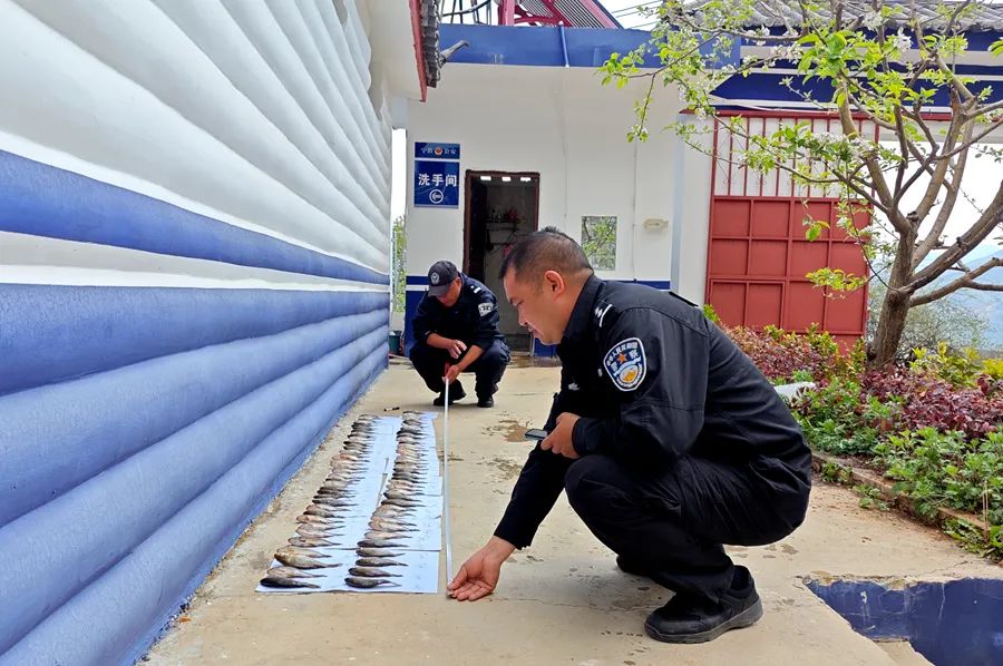 宁蒗警方破获一起非法捕捞水产品案03.jpg