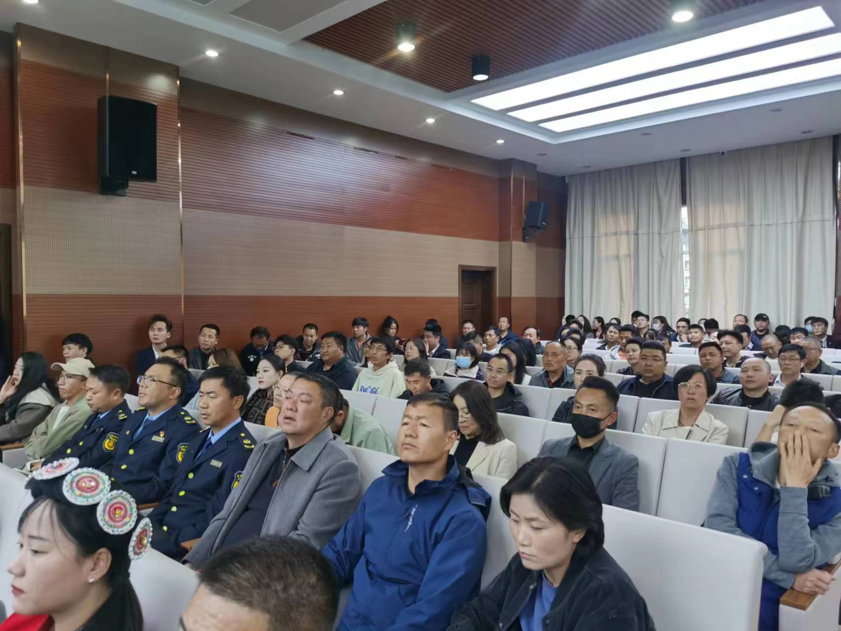 丽江市文旅局召开五一旅游接待工作暨警示教育工作会议5.jpg