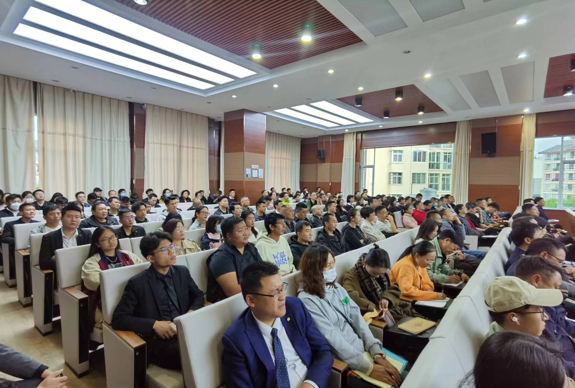 丽江市文旅局召开五一旅游接待工作暨警示教育工作会议2.jpg