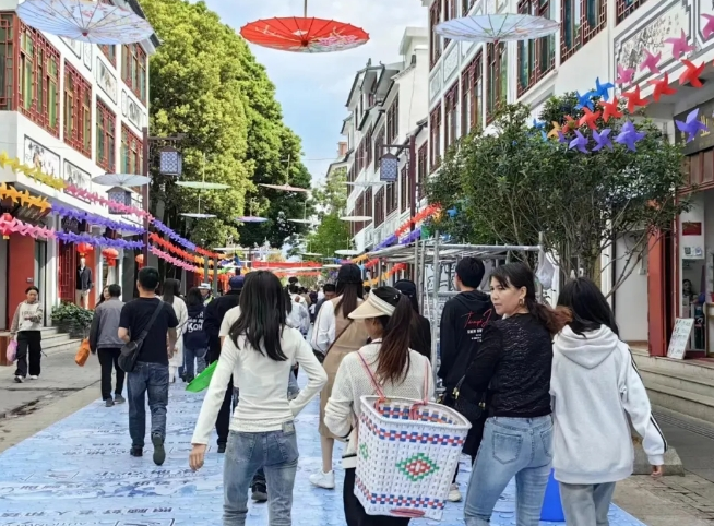 共绘边屯文化新篇章！“活力永胜·2024年特色商品展暨五一美食文化节”开幕 (5).png