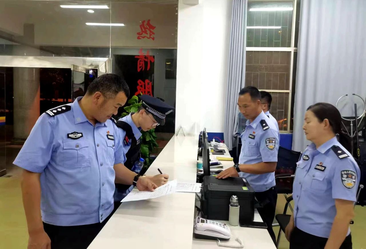 华坪公安开展风险隐患整治基层基础提质严打违法犯罪统一行动2.jpg