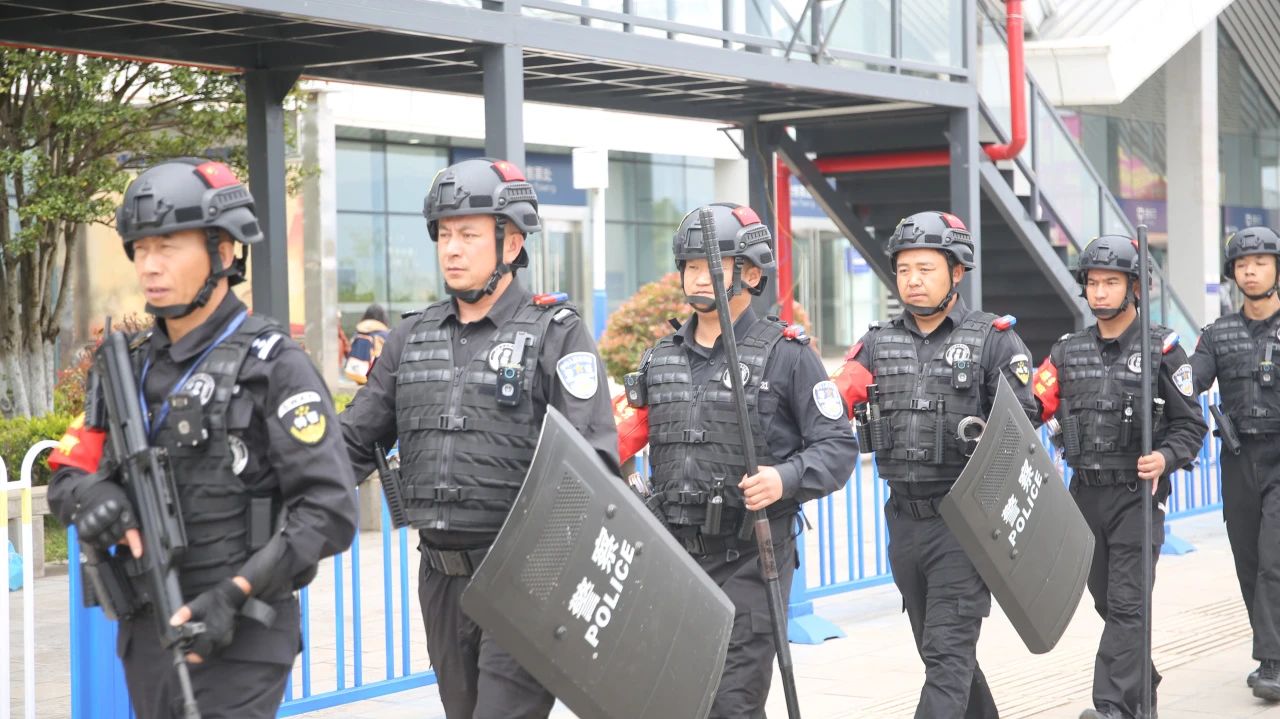 丽江火车警务站守护游客出行平安3.jpg