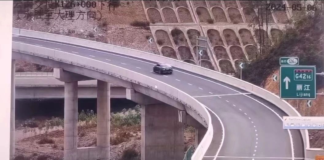 在高速公路倒车？可不能这么“任性”2.jpg