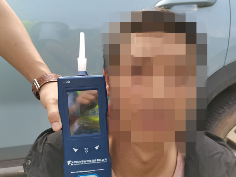 永胜一男子酒驾被查 企图以槟榔为借口逃避责任02.jpg