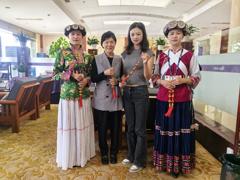 端午佳节，丽江机场安全运送近6万旅客2.jpg