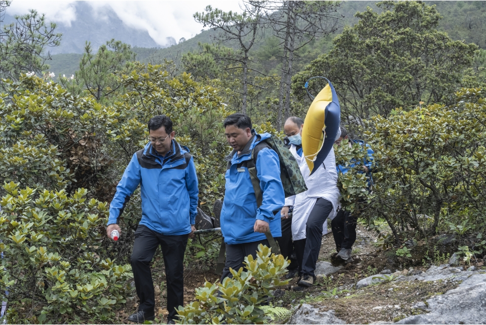 确保游客安全！玉龙雪山景区开展索道联合应急救援演练05.png