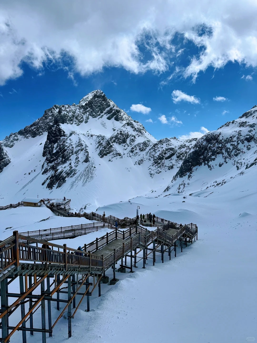玉龙雪山玩法多，别只盯着大索道，蓝月谷云杉坪也很美01.jpg
