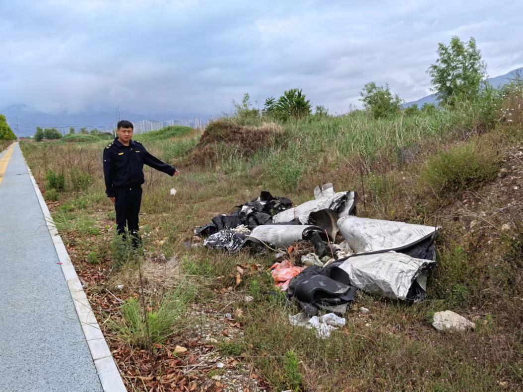 古城区金山街道重拳出击，严厉整治偷倒乱倒垃圾现象02.png