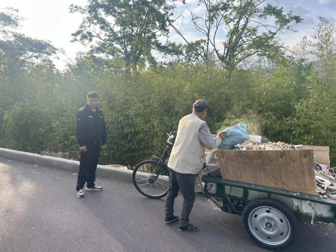 古城区金山街道重拳出击，严厉整治偷倒乱倒垃圾现象04.png