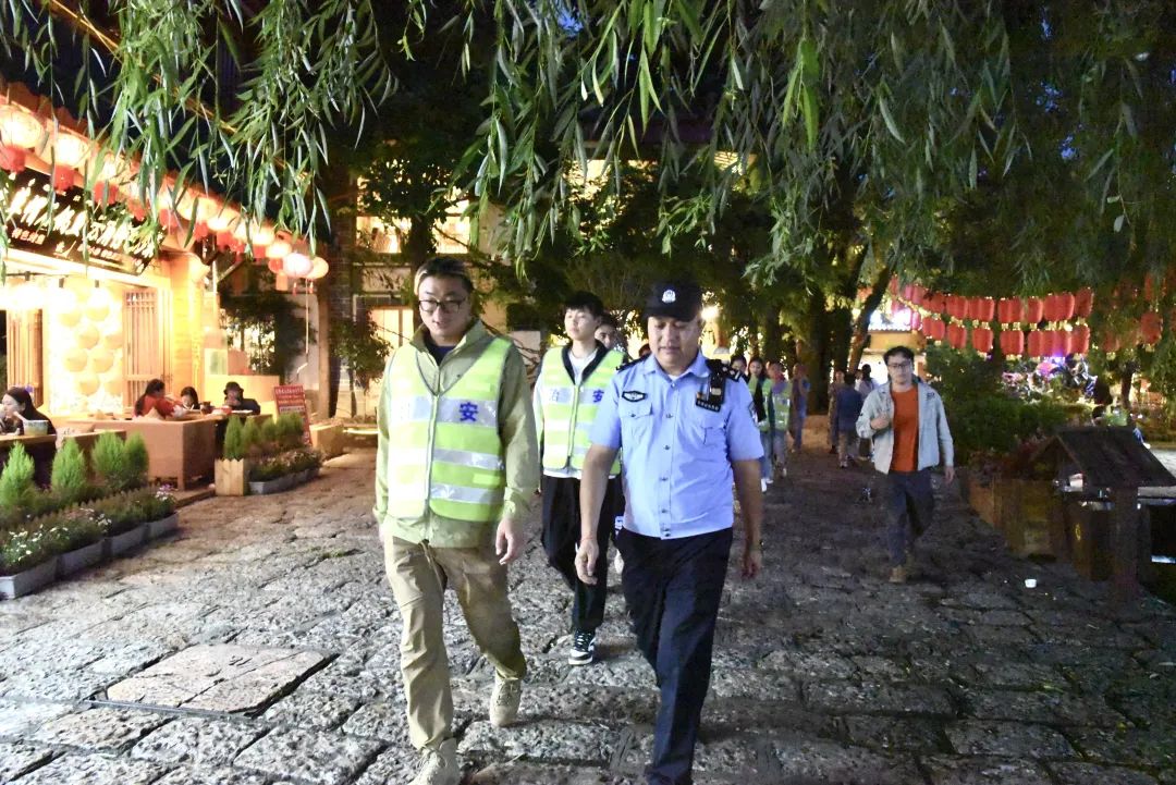安全感满满！束河古镇暑期旅游治安服务队上岗04.jpg