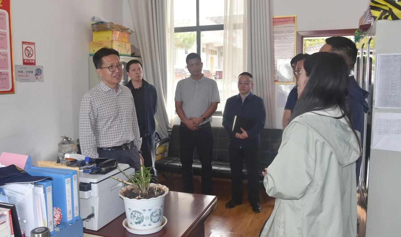 古城区产业发展新动向 李刚调研完善联农带农机制 做好持续增收文章2.jpg