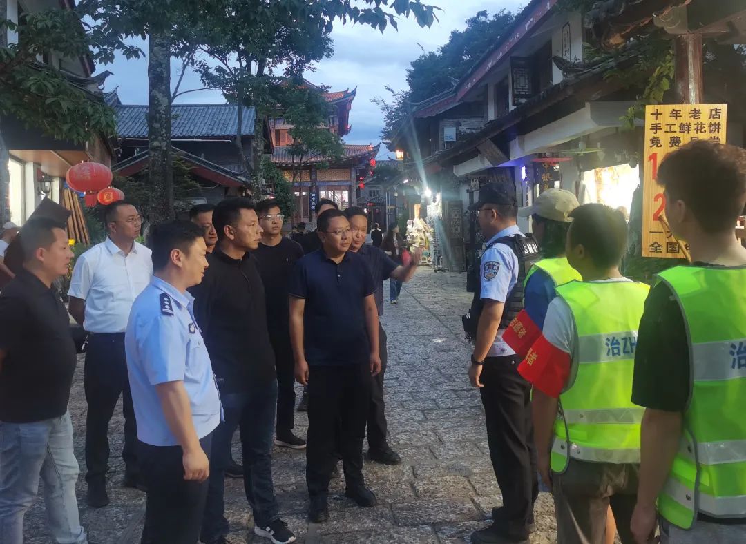阿辉通过“四不两直”方式实地调研暑期旅游接待服务工作1.jpg