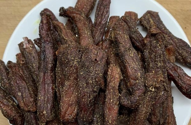 丽江市市场监督管理局提醒：加工牦牛肉制品不得掺杂参假，不得进行虚假宣传.png