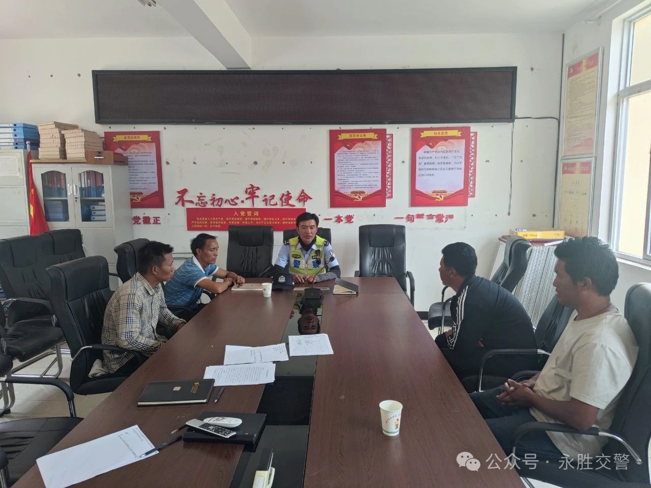 羊群占道酿事故，肇事逃逸终落网3.jpg