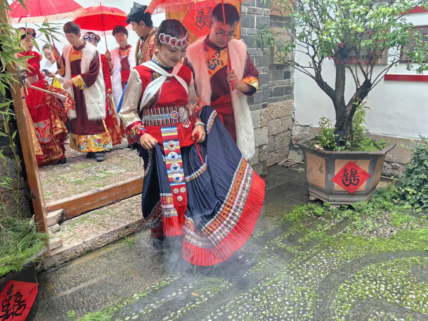 今年七夕，丽江这里举办不一样的纳西族集体婚礼09.jpg