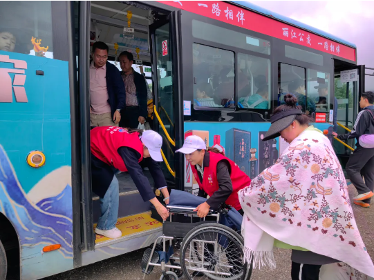玉龙雪山景区多项举措力促暑期旅游服务，确保游客安全舒适02.png