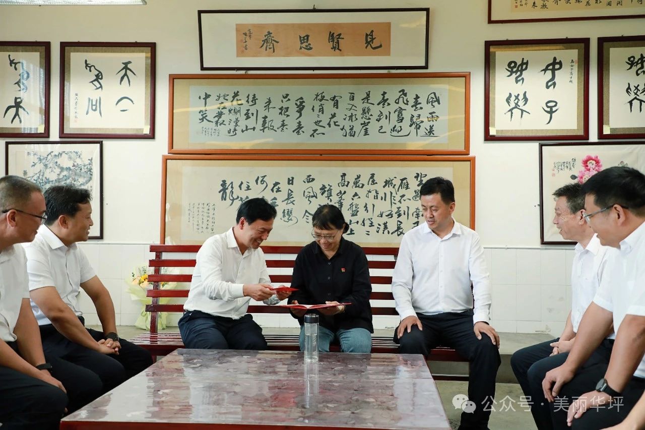 华坪县四班子领导看望慰问张桂梅老师02.jpg