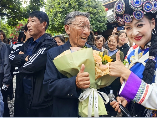 丽江千古情景区举行教师节感恩活动06.png