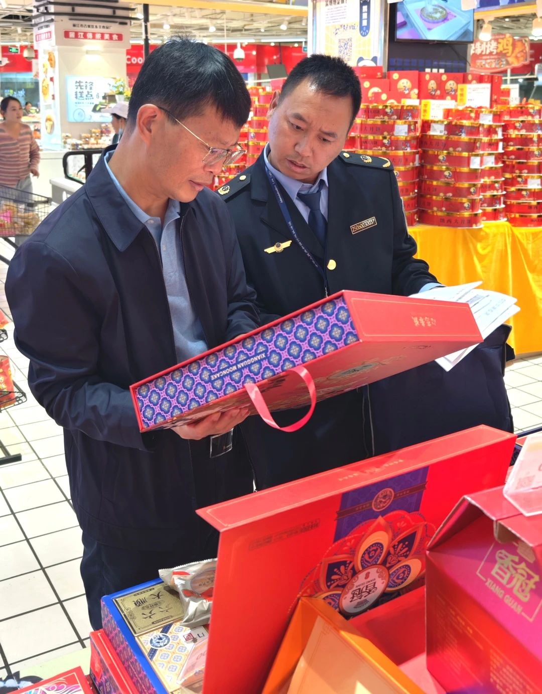 丽江市全面开展中秋节前月饼市场专项整治行动03.jpg