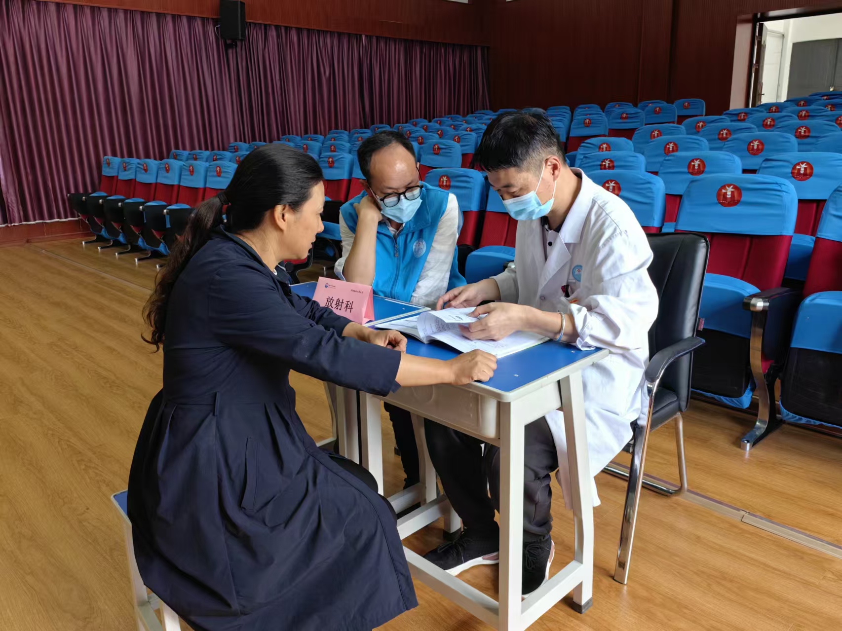 丽江市人民医院深入校园送健康03.jpg