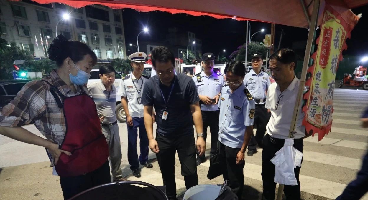 华坪县强化燃气安检，确保居民安“燃”无恙01.jpg