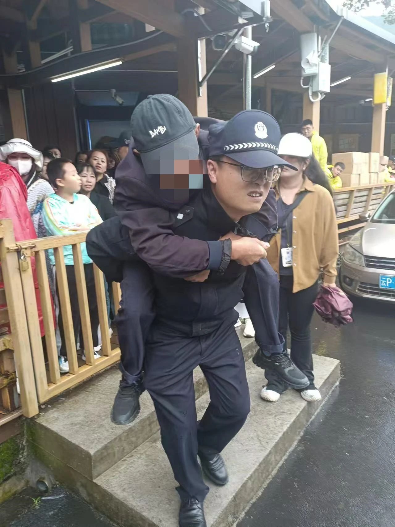 “温馨、移动、高原、快调”丽江警方打造玉龙雪山旅游警务新标杆03.jpg