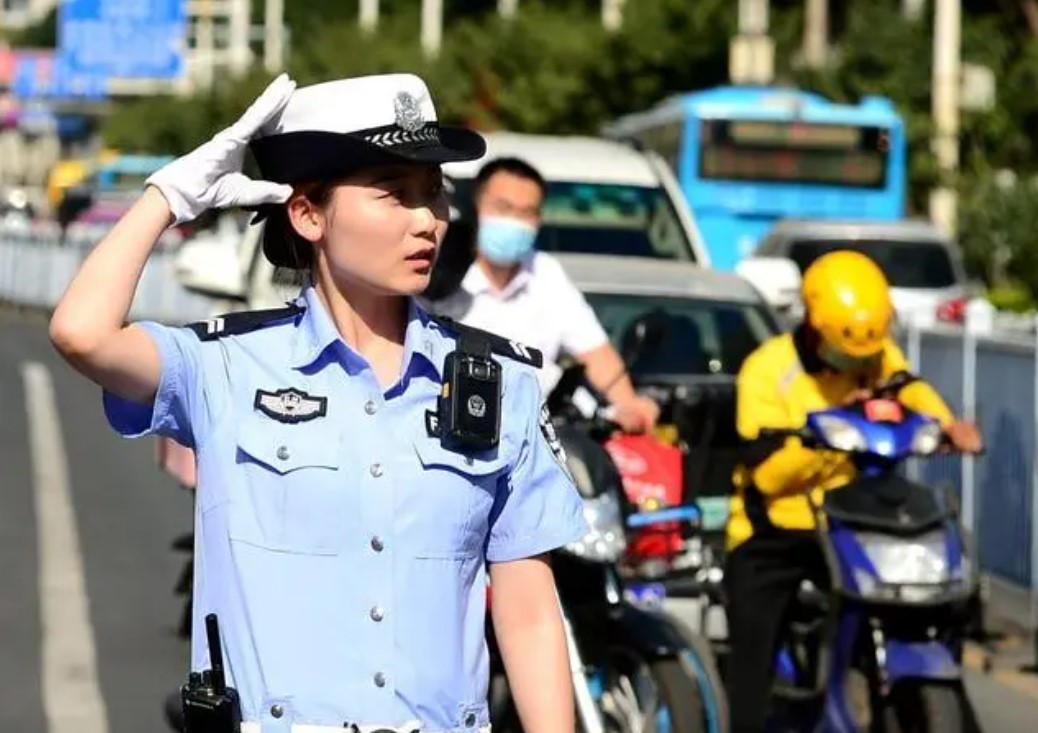 将分三批全国推广应用机动车行驶证电子化2.jpg