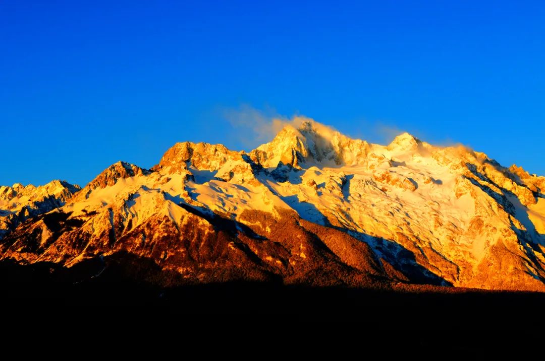 玉龙雪山日照金山 码住官方攻略，让你不再迷惑！.jpg