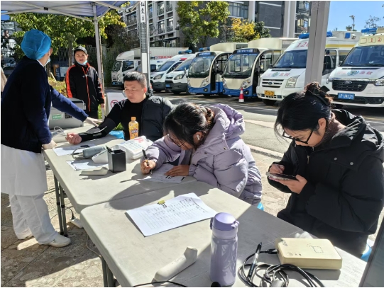 为爱助力·热血暖冬！丽江市医院开展无偿献血活动3.png