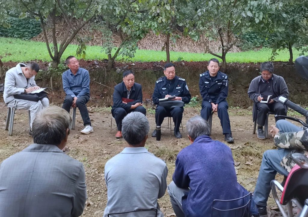 华坪公安“冬季行动”筑牢安全防线，点亮冬季“平安灯”4.jpg