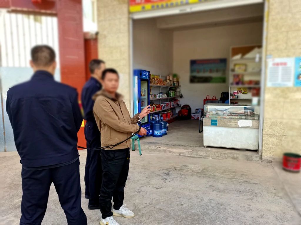 抓获网上逃犯与诈骗男子....丽江警方速破民生小案保民安3.jpg