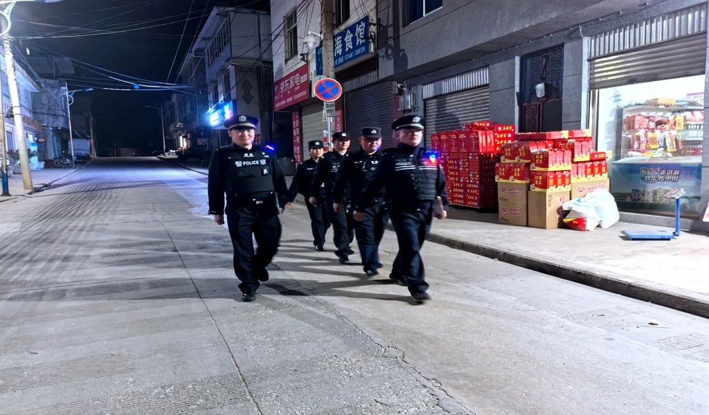 “冬季行动”显成效，华坪公安全力保障民众安全3.jpg