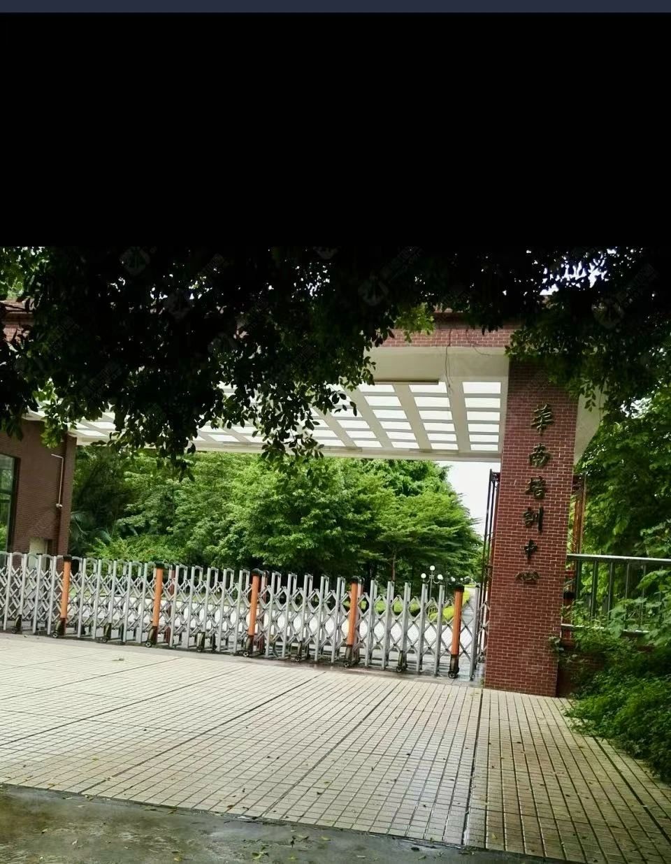2岁娃高烧保安拒交外卖药？当事人：接受其教育一小时后才拿到，网友吵翻4.jpg