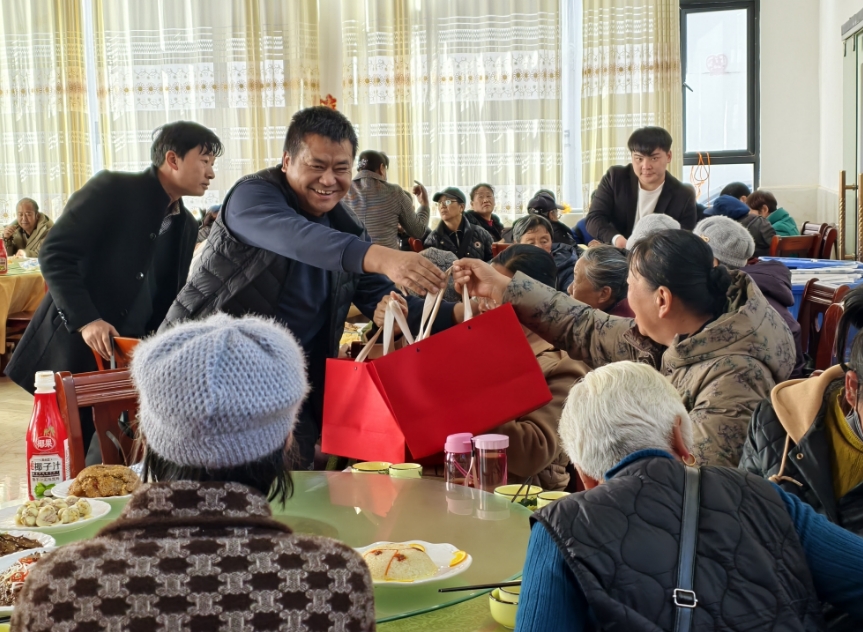 天雨集团举办新春联欢会  携手开启2025新征程.png