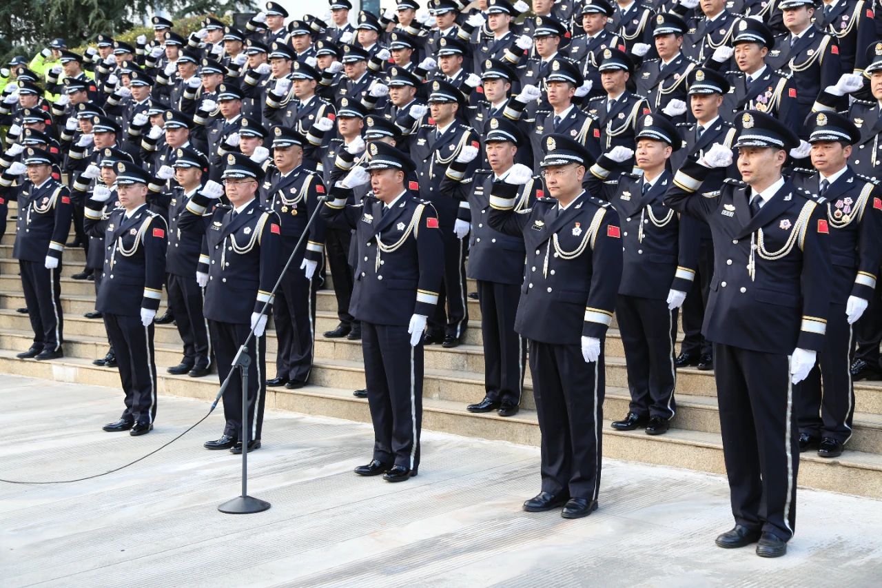 丽江市公安局举行第五个警察节升警旗仪式2.jpg