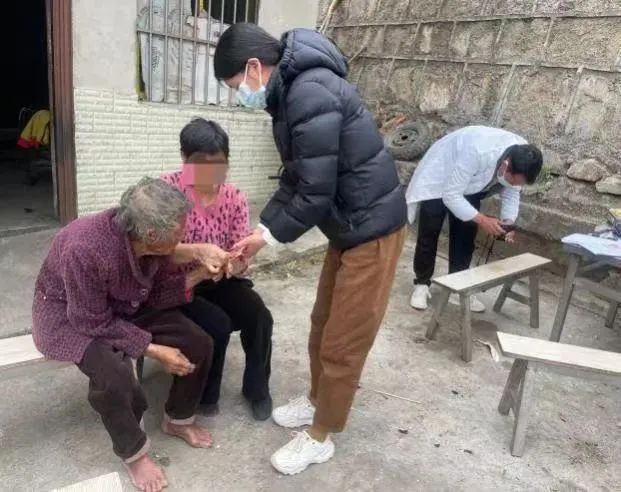 上门“鉴”证，让断了40余年的亲情接上了2.jpg