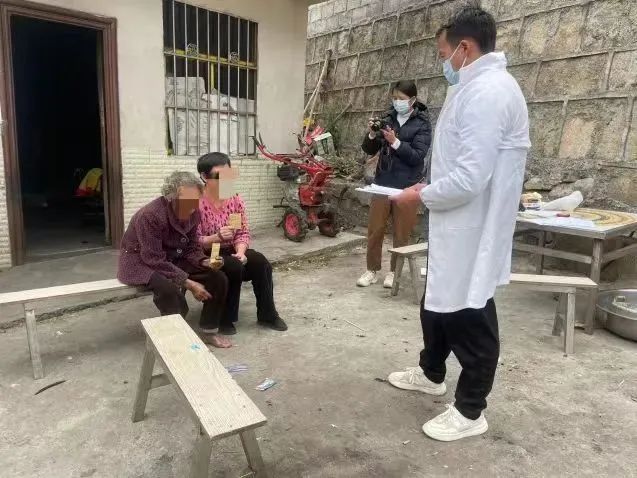 上门“鉴”证，让断了40余年的亲情接上了3.jpg