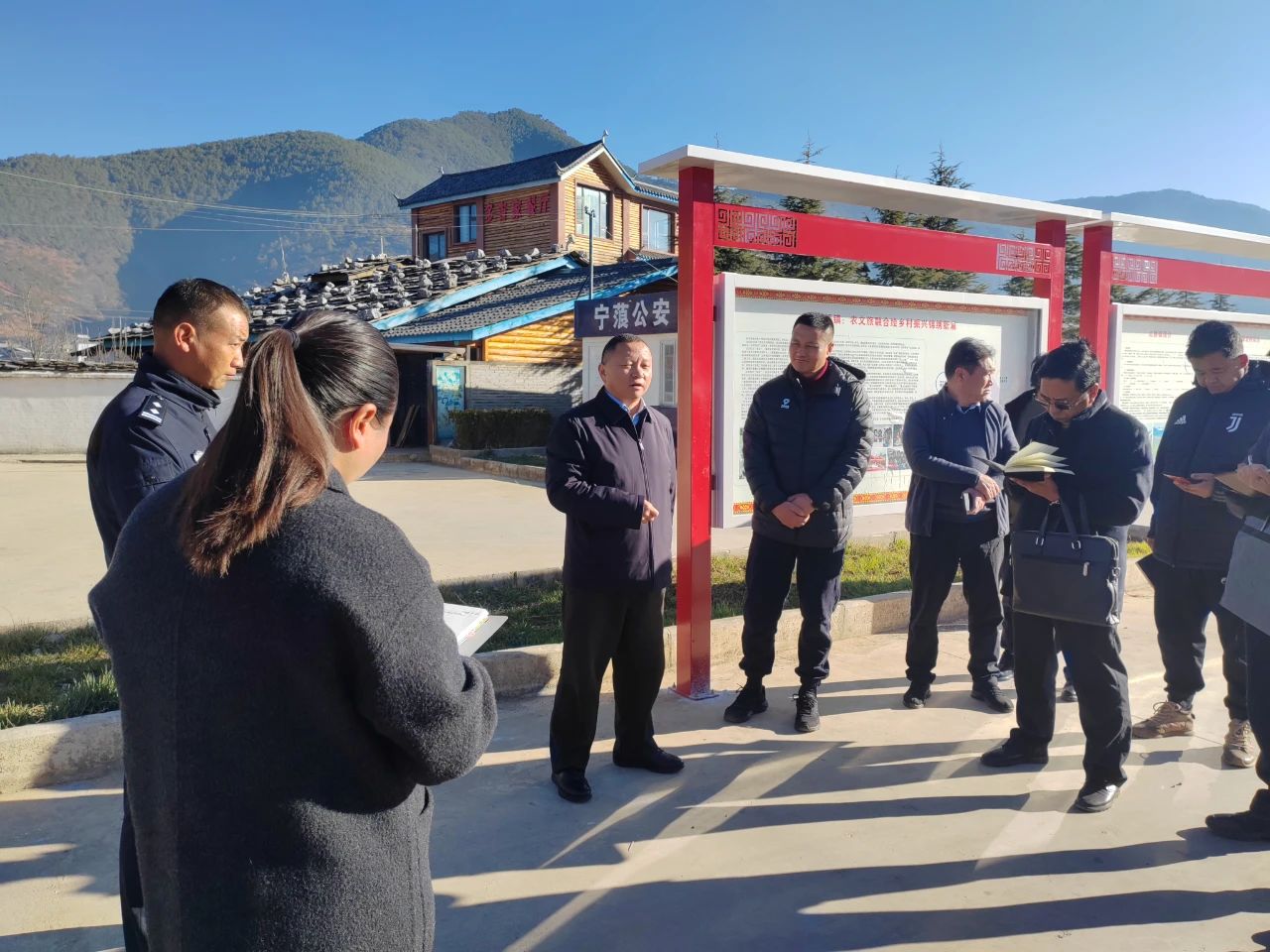 张伟到泸沽湖开展巡湖并安排部署春节期间景区旅游服务接待工作1.jpg