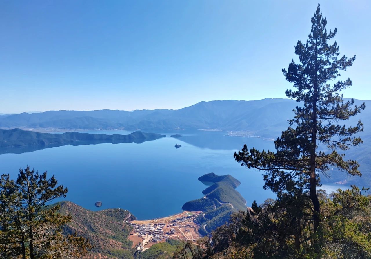 张伟到泸沽湖开展巡湖并安排部署春节期间景区旅游服务接待工作3.jpg