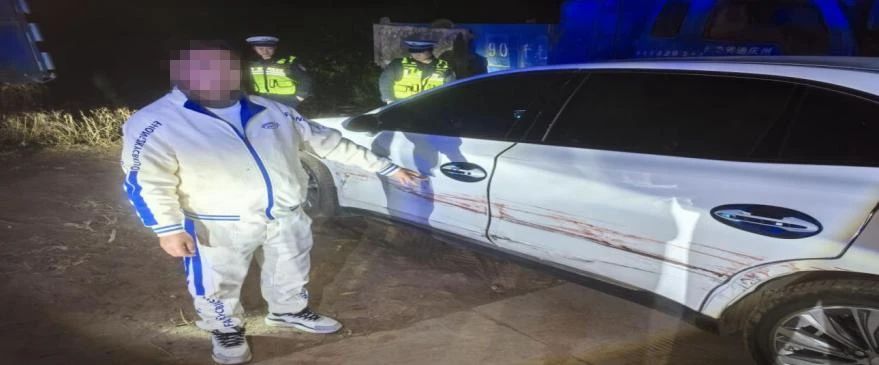丽江一男子酒驾遇交警掉头就跑，最终被拘2.jpg