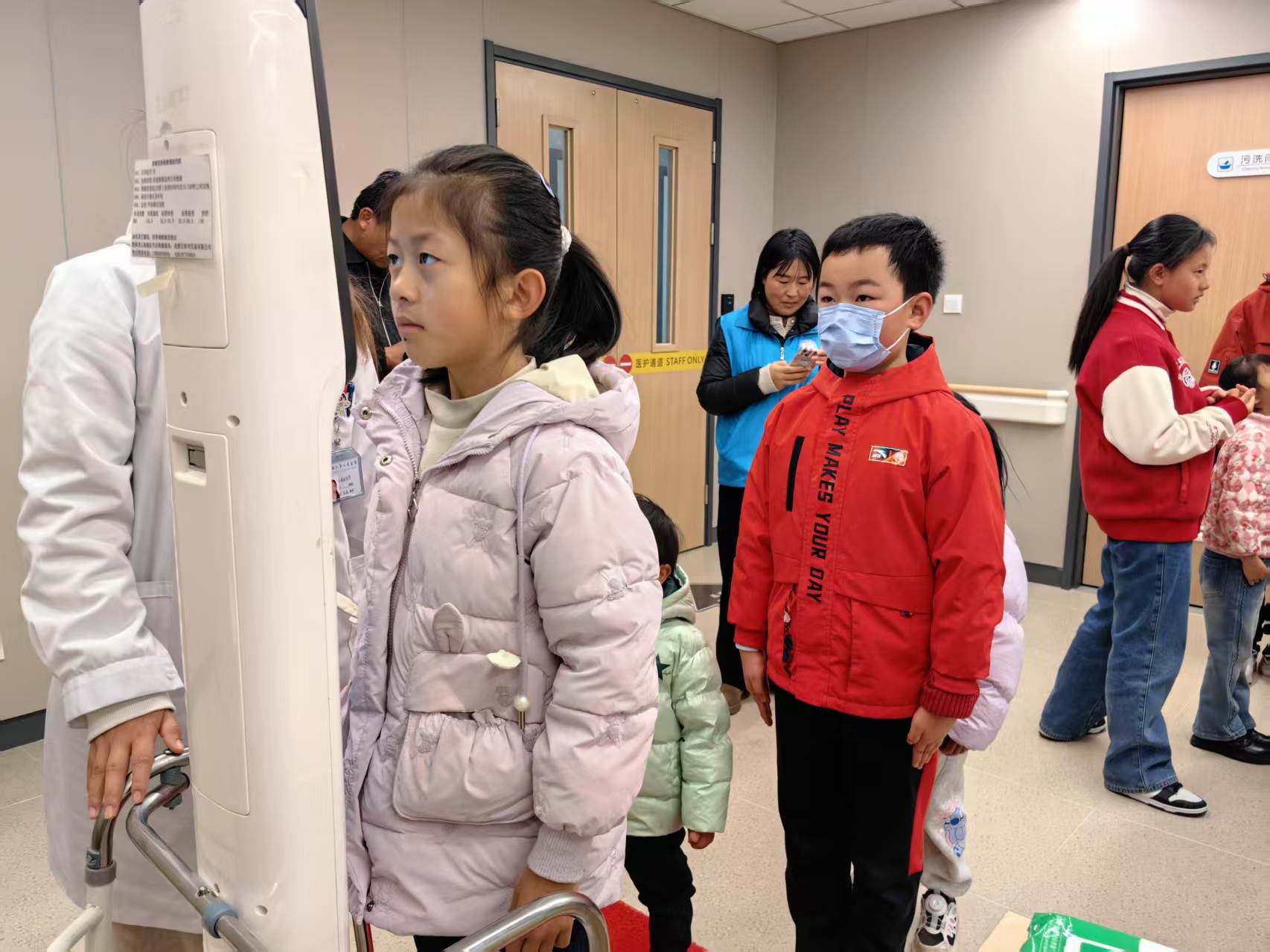 承白衣薪火，启医路新程！“小小医生”走进丽江市人民医院荣华院区2.jpeg