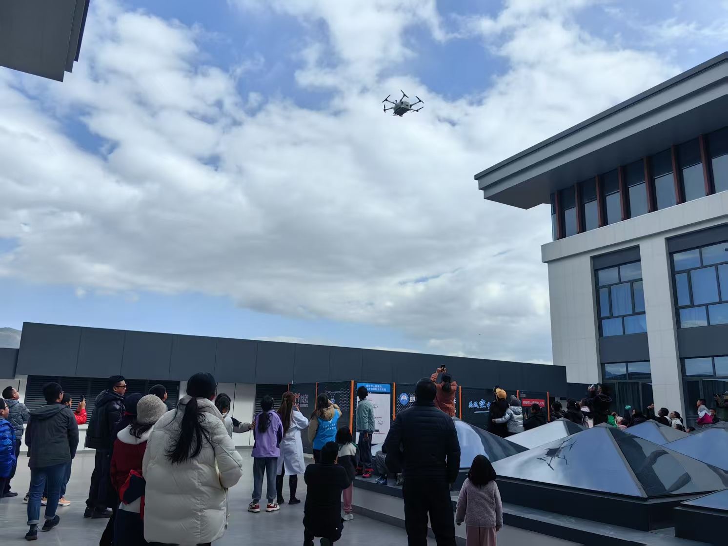承白衣薪火，启医路新程！“小小医生”走进丽江市人民医院荣华院区3.jpeg